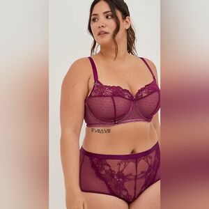 Torrid purple lace bra and panties set 40DDD